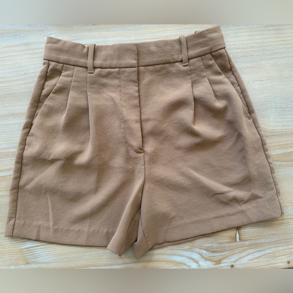 Aritzia Wilfred Effortless Tailored Mid-Thigh Crepette Shorts